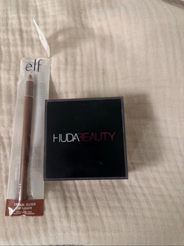 Huda Beauty Loose powder