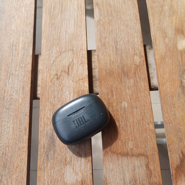 Jbl black wireless earbuds case only