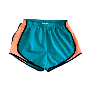 Nike urheilushortsit