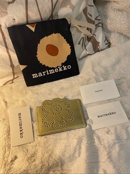 Uusi Marimekon Unikko Imprint korttikotelo