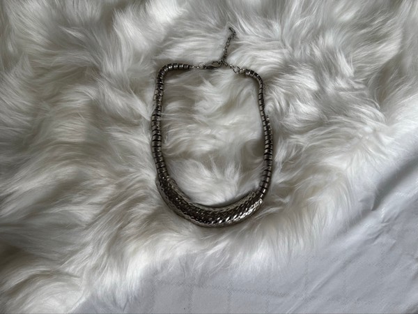 Silver tone hammered necklace