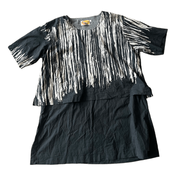 Mustavalkoinen kuvioitu paita