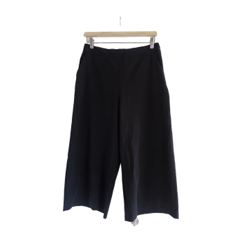 Mustat leveät culotte housut