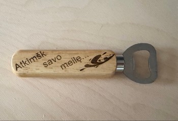 Medinis butelių atidarytuvas