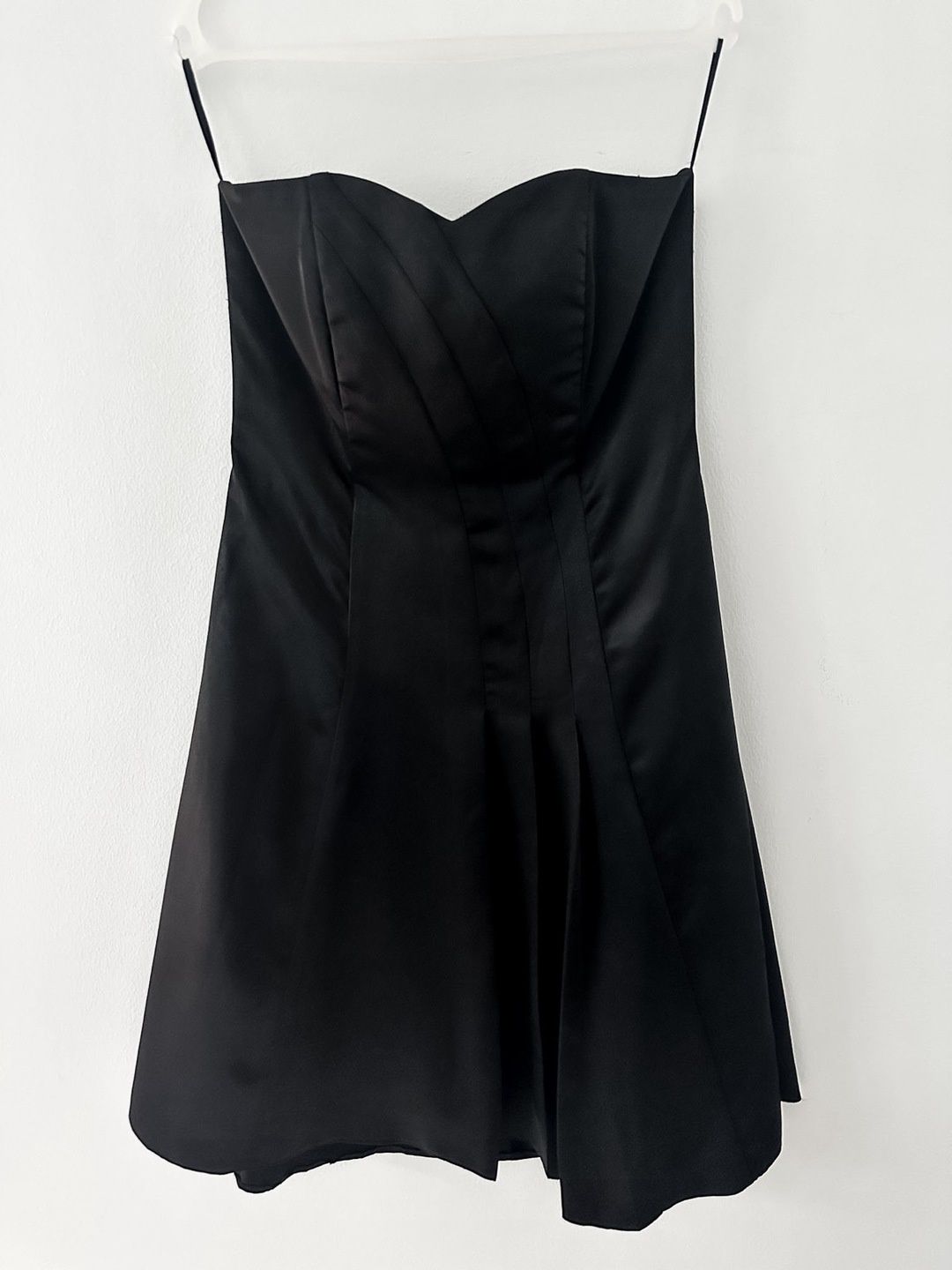 Ompelijatyötä dress