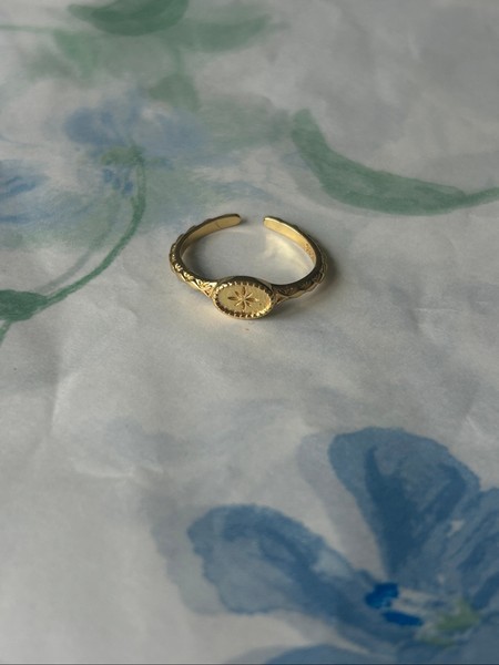 Star signet ring