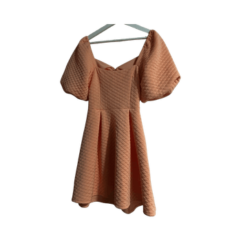 Vaaleanpunainen juhlamekko