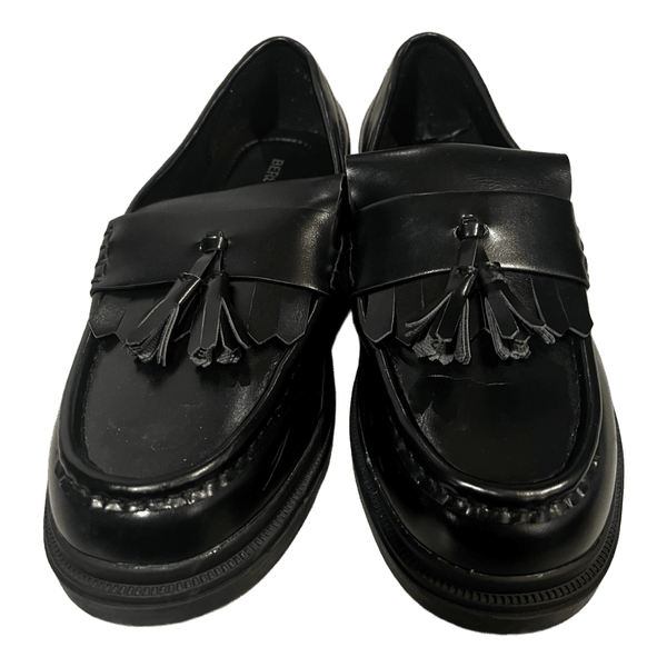 Sorte loafers med kvaster