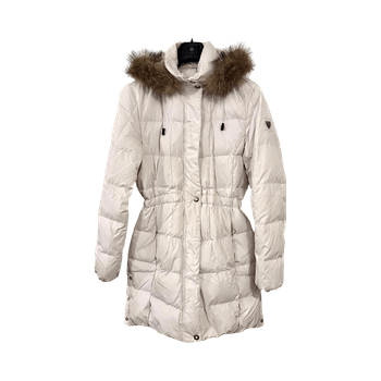 Valkoinen untuvatoppatakki