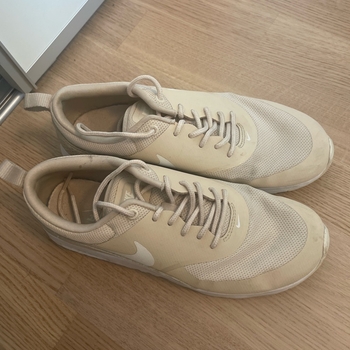 Beige casual sneakers Nike