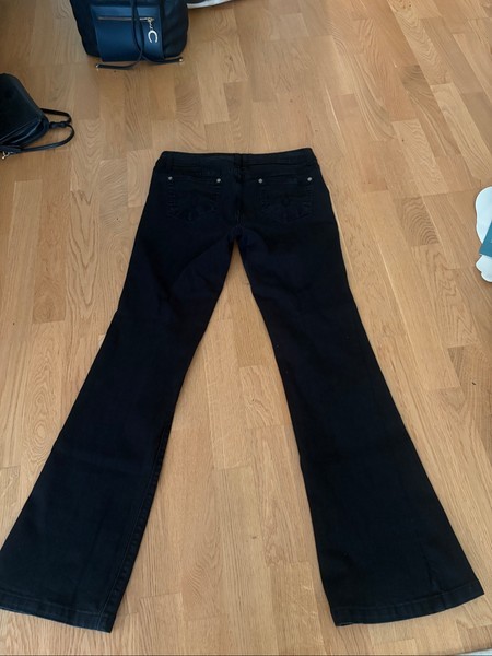 Svarta bootcut jeans