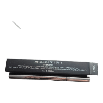 Danessa Myricks eyeliner Onyx
