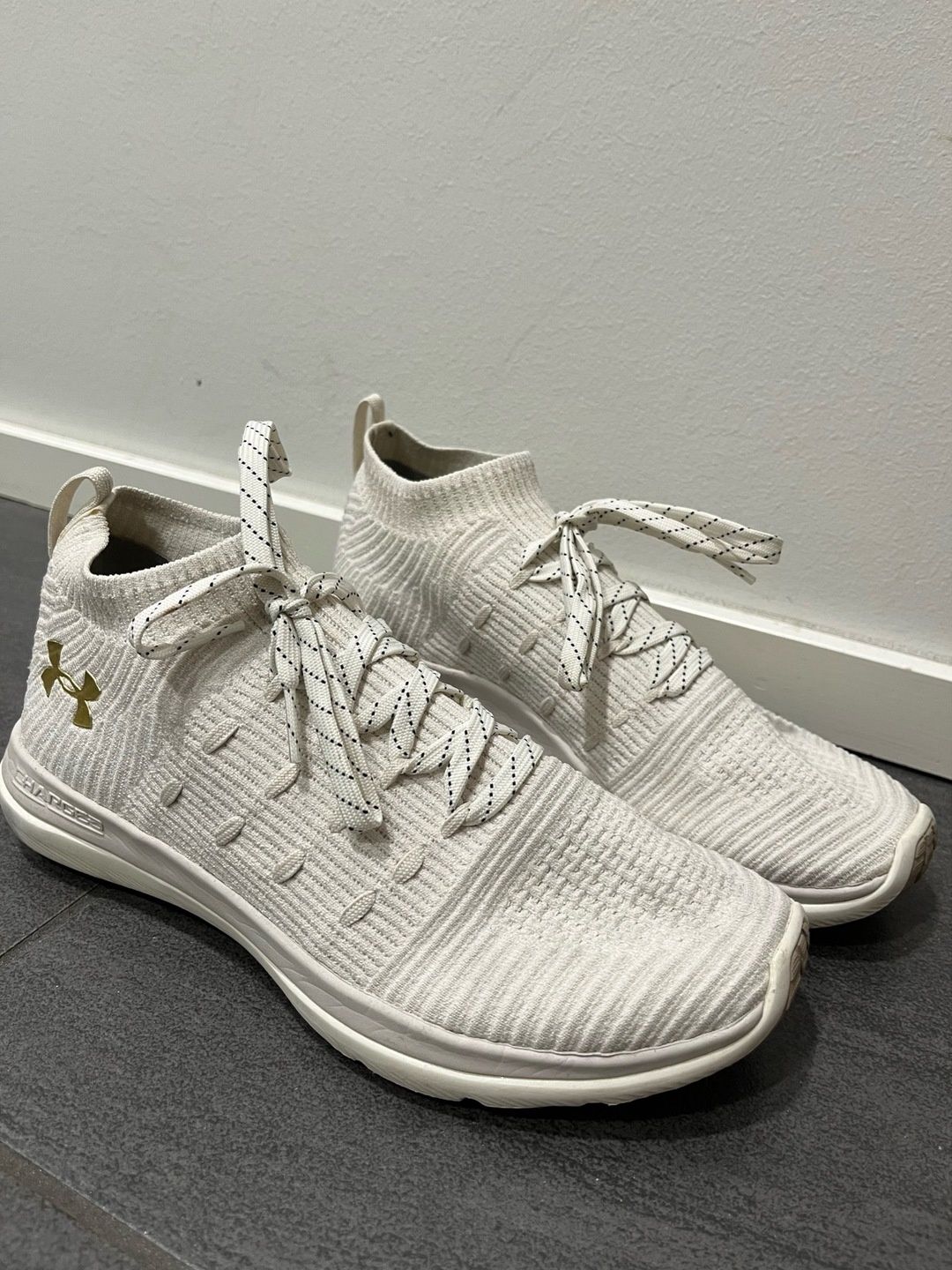 Under armor sports shoes