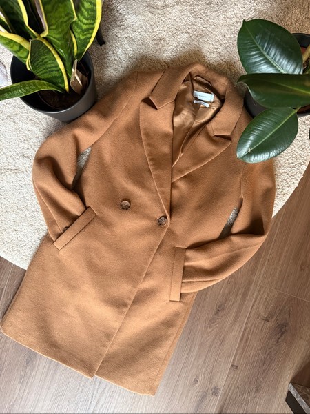 Reserved camel wool coat