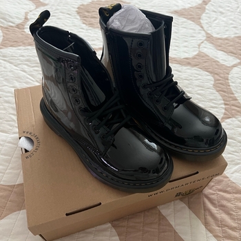 Dr martens 1460 junior patent lamper.