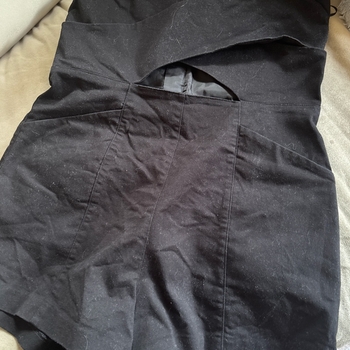 Musta olkaimeton jumpsuit