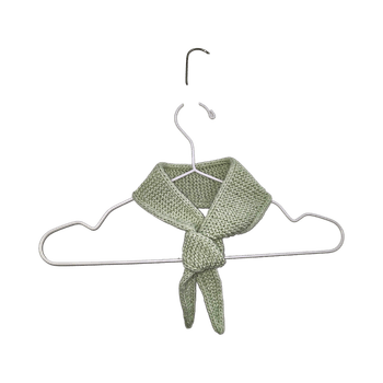 Vihreä neulottu kaulaliina