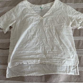 beige v-kaula paita