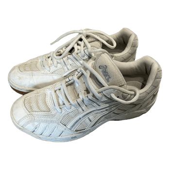 Valkoiset Asics sisäpelikengät