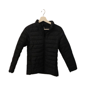 Musta kevyt toppatakki