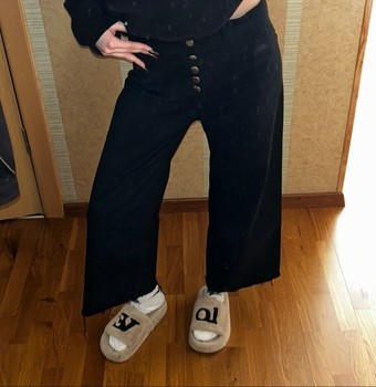 Juodos džinsinės kelnės