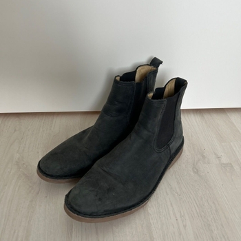 Makia boots