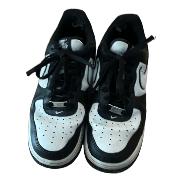 Svartvita Nike Air Force sneakers