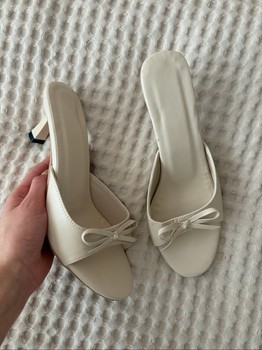 Cream bow detail mules