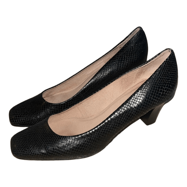 Global black high heels
