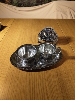 Metallinen tarjoilusetti 
