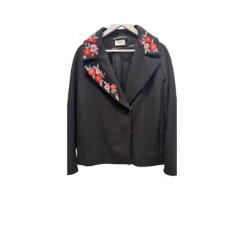 Mustat koristeelliset villatakki