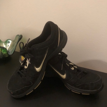 Mustat Nike lenkkarit