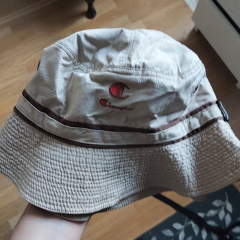 Beige bucket hat kalastajalakki chmpionship