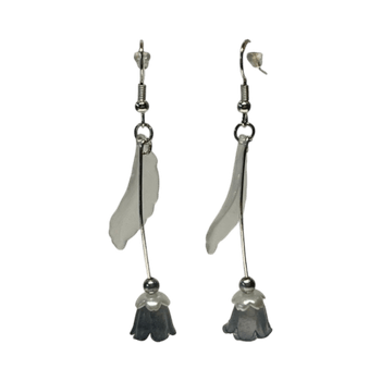 Harmaat kukkakorvakorut