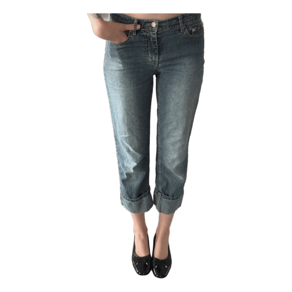 Blue cropped denim jeans