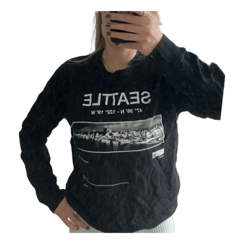 Musta Seattle-collegepaita