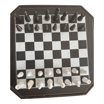 Chess set with board