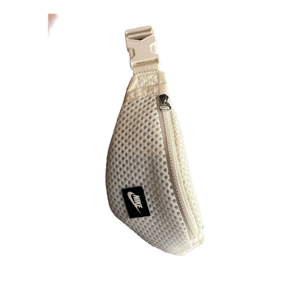 Valge Nike vöökott