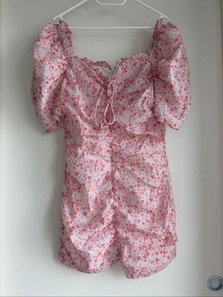 Glamorous kukkakuvioinen minimekko