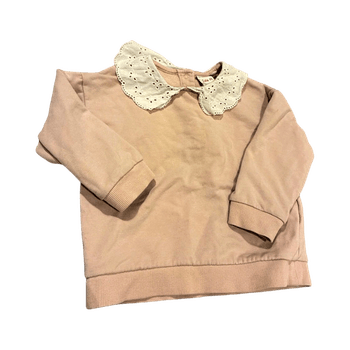 Vaaleanpunainen collegepaita pitsikauluksella