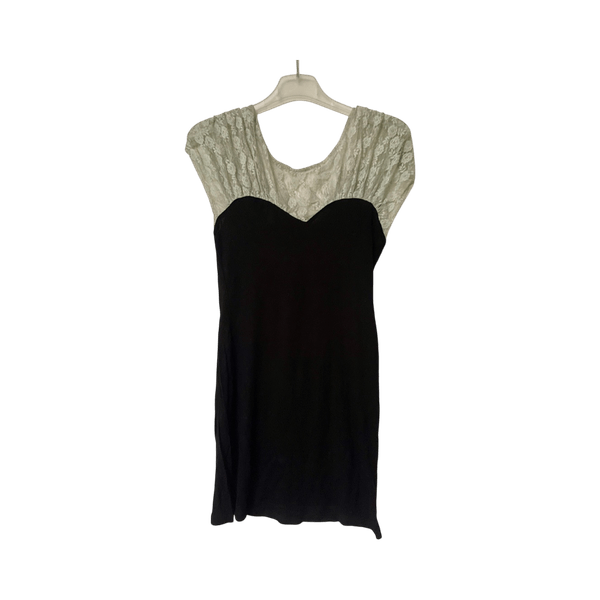 Black shirt with lace 