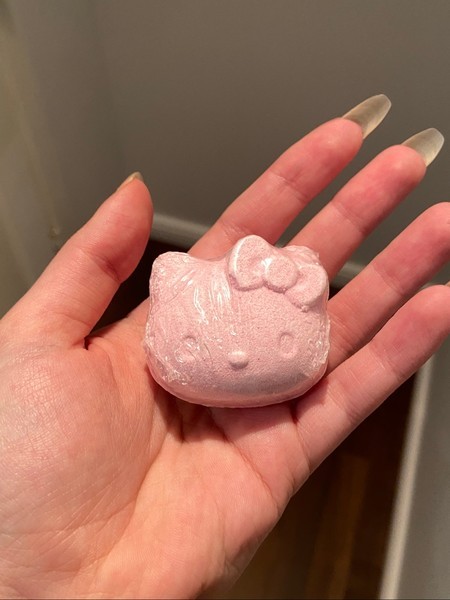 Hello Kitty bath bomb