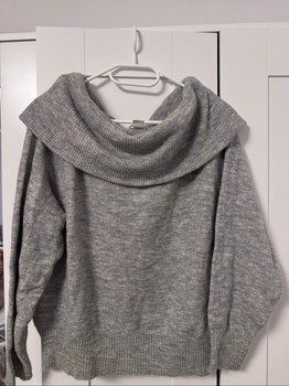Grauer H&M Pullover