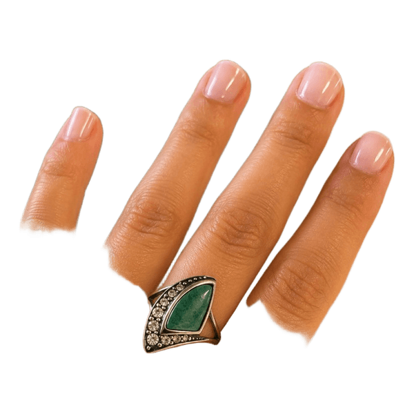 Green stone silver ring 7cm