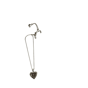 Heart pendant necklace