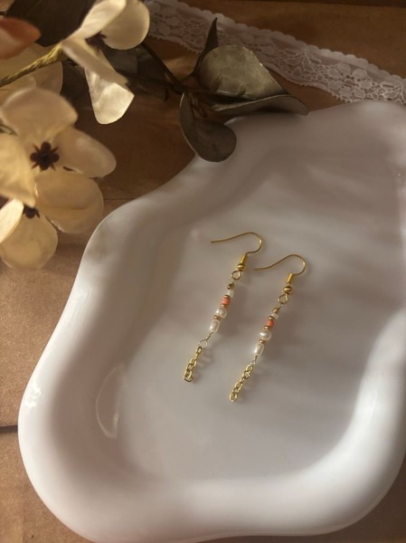 Guld øreringe med perler