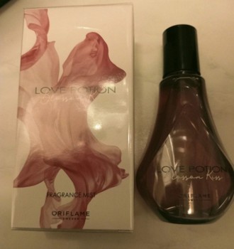 Love potion blossom Kiss tuoksu