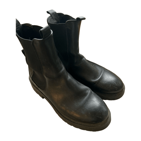 Pavement boots