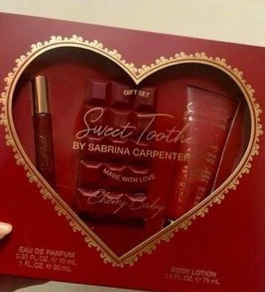 Sabrina Carpenter perfume gift set