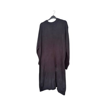 Musta neule halkiolla